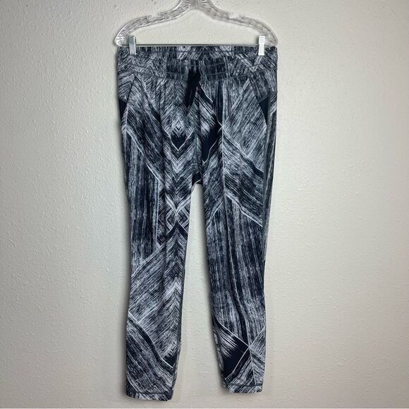 Lululemon Namaskar Pant II Heat Wave Size 8 - Picture 2 of 10